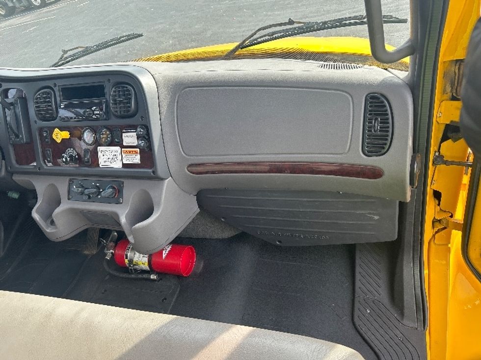 Flatbed Truck-Light and Medium Duty Trucks-Freightliner-2019-M2-Kennesaw-GA-194,788\n\t\tmiles-$ 56,500 - Image 18