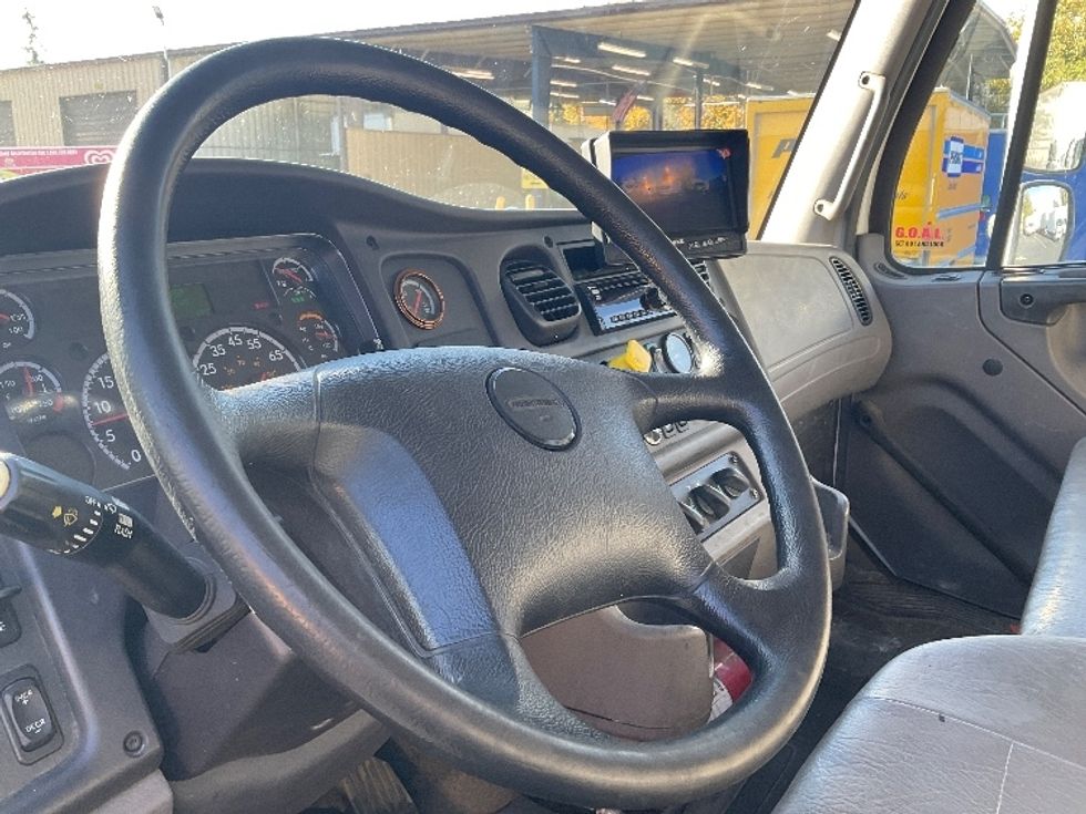 Flatbed Truck-Light and Medium Duty Trucks-Freightliner-2019-M2-Kent-WA-127,100\n\t\tmiles-$ 71,500 - Image 17