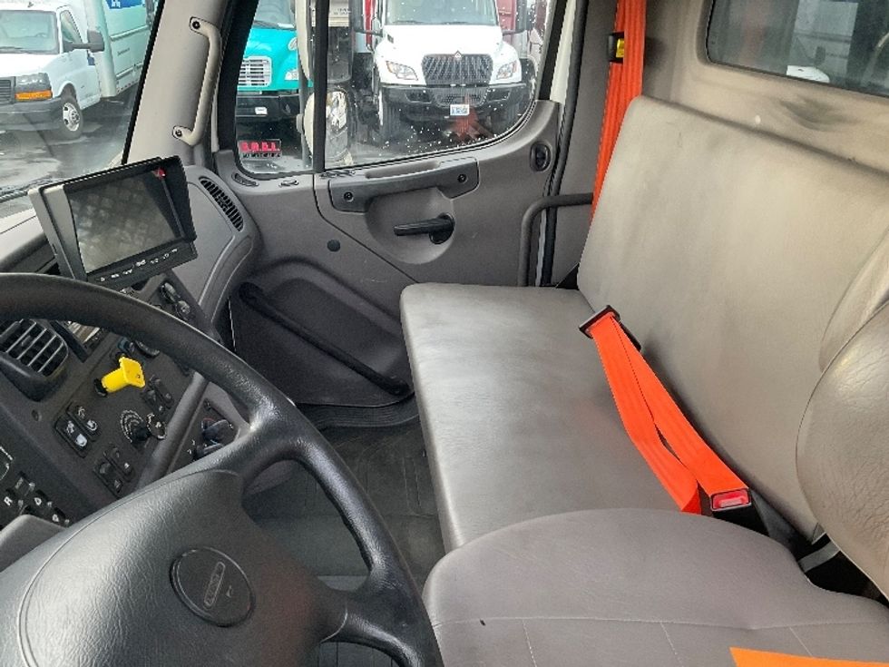 Flatbed Truck-Light and Medium Duty Trucks-Freightliner-2019-M2-Kent-WA-127,100\n\t\tmiles-$ 71,500 - Image 18