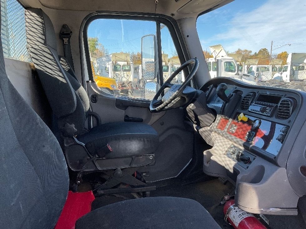 Flatbed Truck-Light and Medium Duty Trucks-Freightliner-2019-M2-Lansing-MI-158,805\n\t\tmiles-$ 46,000 - Image 17