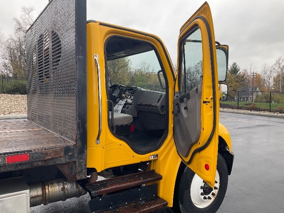 Flatbed Truck-Light and Medium Duty Trucks-Freightliner-2019-M2-Louisville-KY-125,277\n\t\tmiles-$ 62,250 - Image 16