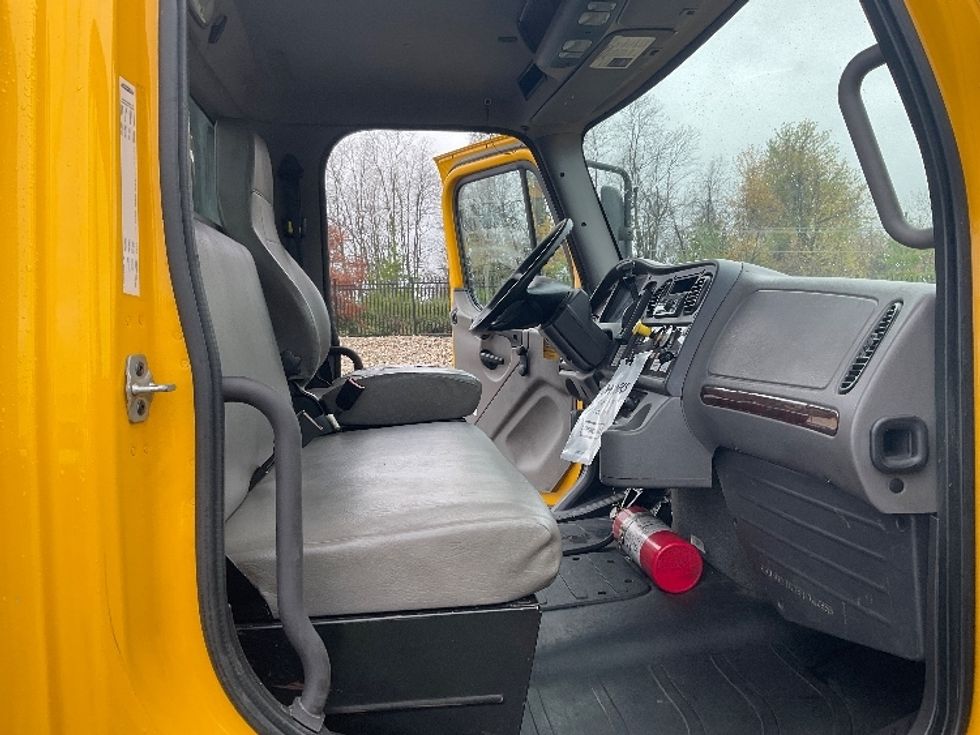 Flatbed Truck-Light and Medium Duty Trucks-Freightliner-2019-M2-Louisville-KY-125,277\n\t\tmiles-$ 62,250 - Image 18