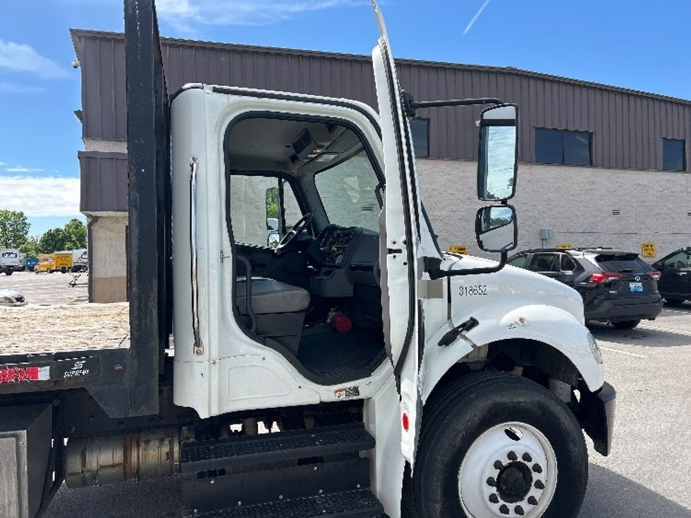 Flatbed Truck-Light and Medium Duty Trucks-Freightliner-2019-M2-Louisville-KY-137,579\n\t\tmiles-$ 58,750 - Image 17