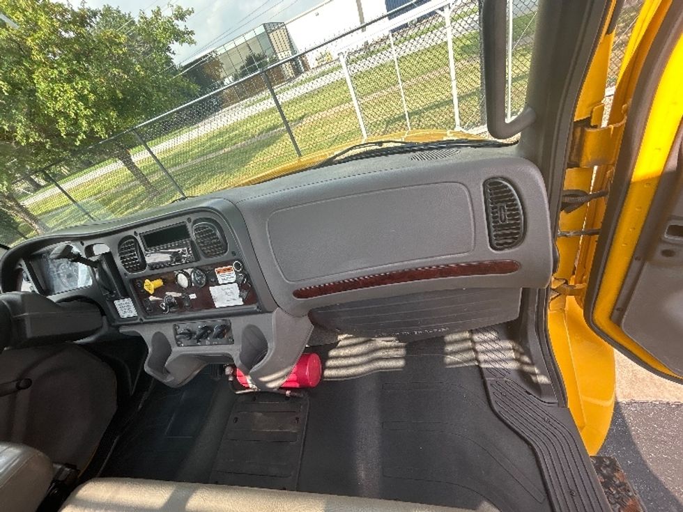 Flatbed Truck-Light and Medium Duty Trucks-Freightliner-2019-M2-Lowell-AR-102,277\n\t\tmiles-$ 52,500 - Image 17