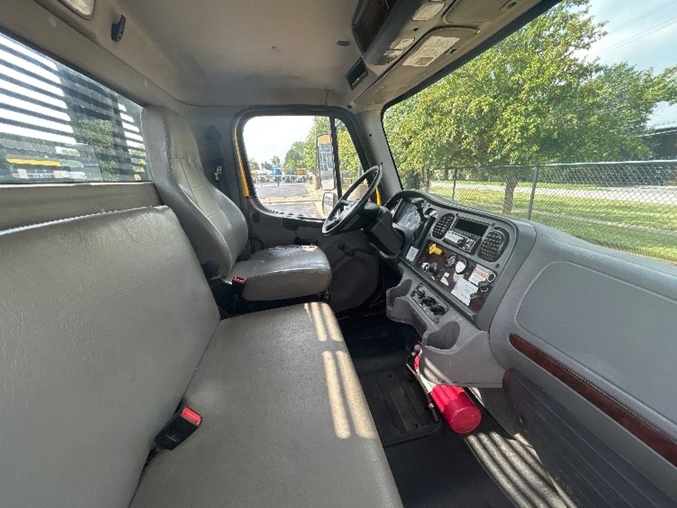 Flatbed Truck-Light and Medium Duty Trucks-Freightliner-2019-M2-Lowell-AR-102,277\n\t\tmiles-$ 52,500 - Image 18