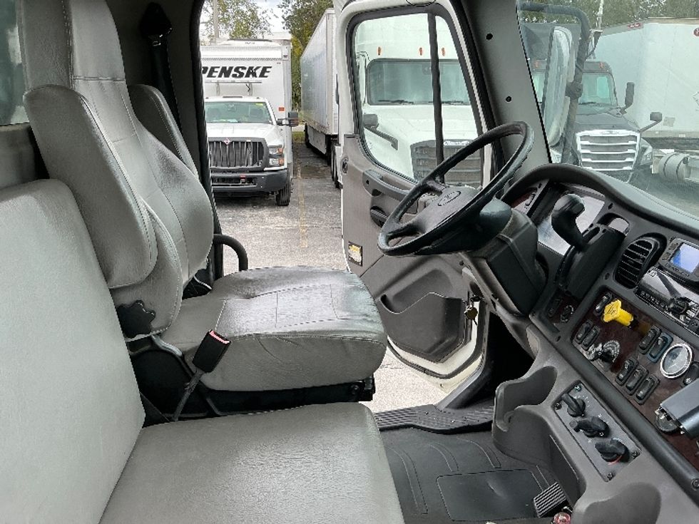 Flatbed Truck-Light and Medium Duty Trucks-Freightliner-2019-M2-Medley-FL-80,171\n\t\tmiles-$ 57,750 - Image 21