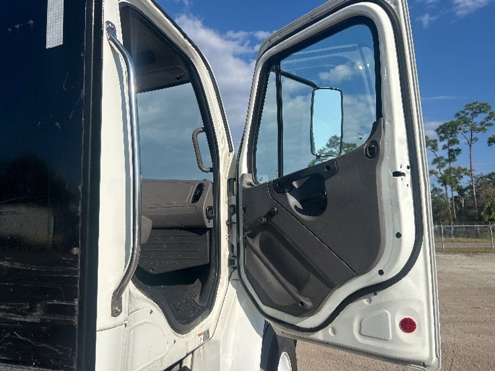 Flatbed Truck-Light and Medium Duty Trucks-Freightliner-2019-M2-Melbourne-FL-254,012\n\t\tmiles-$ 42,250 - Image 19