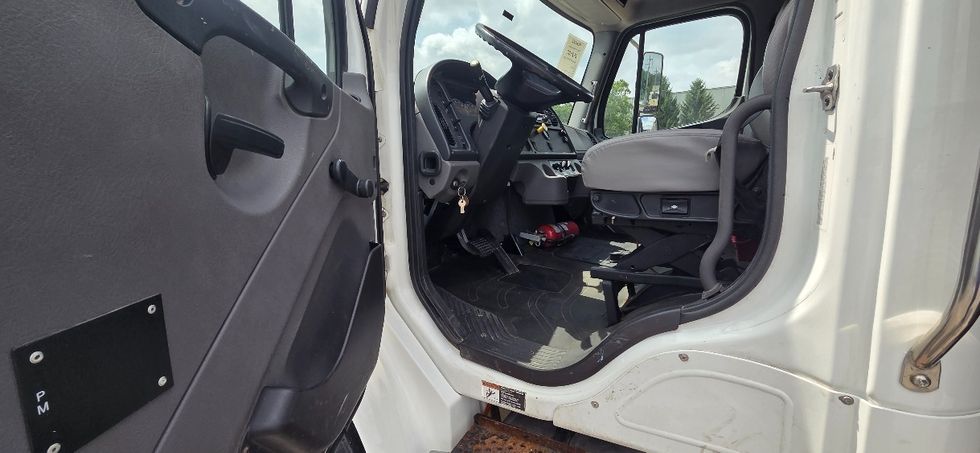 Flatbed Truck-Light and Medium Duty Trucks-Freightliner-2019-M2-Middlefield-OH-30,340\n\t\tmiles-$ 47,000 - Image 12