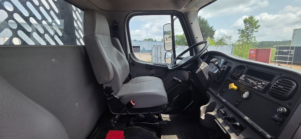 Flatbed Truck-Light and Medium Duty Trucks-Freightliner-2019-M2-Middlefield-OH-30,340\n\t\tmiles-$ 47,000 - Image 17
