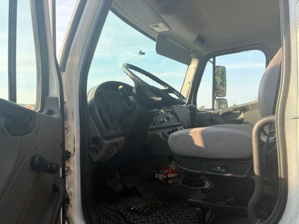 Flatbed Truck-Light and Medium Duty Trucks-Freightliner-2019-M2-Middlefield-OH-316,638\n\t\tmiles-$ 40,750 - Image 11