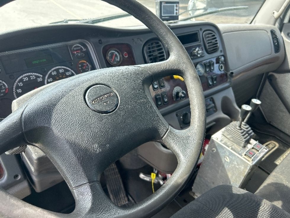 Flatbed Truck-Light and Medium Duty Trucks-Freightliner-2019-M2-Montreal-PQ-217,390\n\t\tkm-$ 86,250 - Image 15