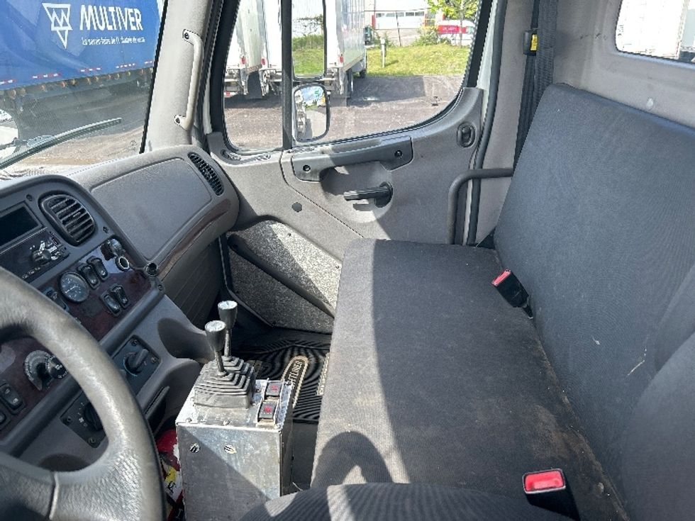 Flatbed Truck-Light and Medium Duty Trucks-Freightliner-2019-M2-Montreal-PQ-217,390\n\t\tkm-$ 86,250 - Image 17