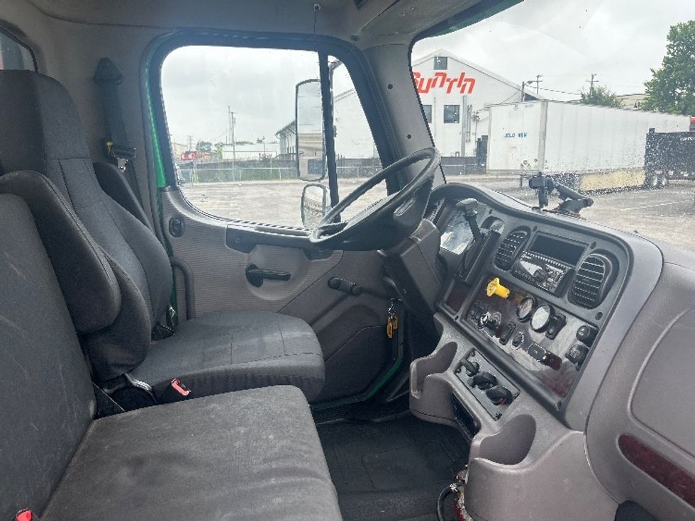 Flatbed Truck-Light and Medium Duty Trucks-Freightliner-2019-M2-Nashville (Mount Juliet)-TN-69,000\n\t\tmiles-$ 69,250 - Image 20