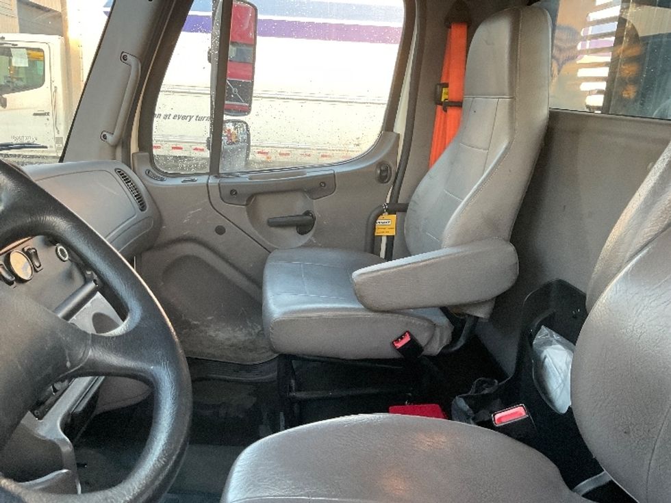 Flatbed Truck-Light and Medium Duty Trucks-Freightliner-2019-M2-New Castle-DE-118,675\n\t\tmiles-$ 45,500 - Image 19