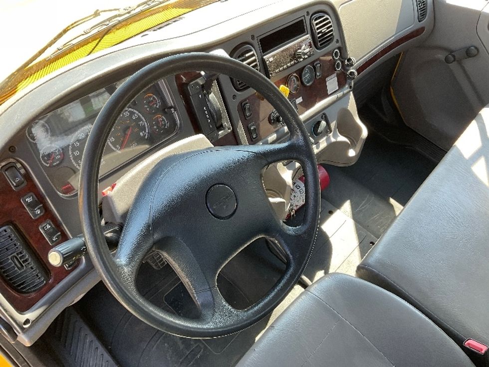 Flatbed Truck-Light and Medium Duty Trucks-Freightliner-2019-M2-Norcross-GA-106,265\n\t\tmiles-$ 58,500 - Image 15