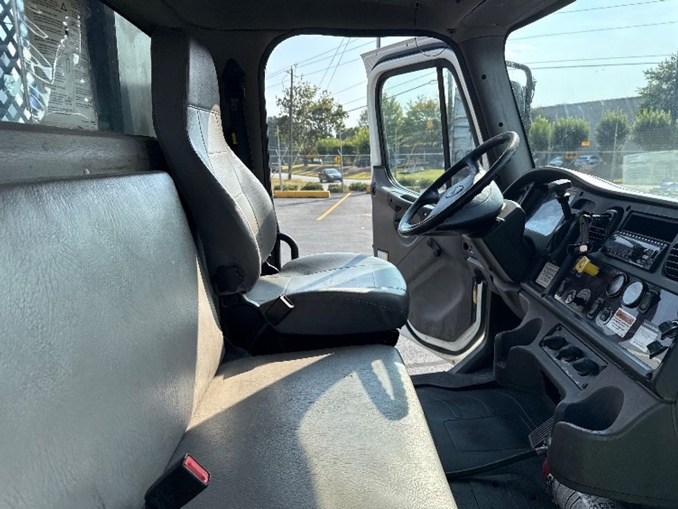 Flatbed Truck-Light and Medium Duty Trucks-Freightliner-2019-M2-Norcross-GA-137,736\n\t\tmiles-$ 59,000 - Image 18