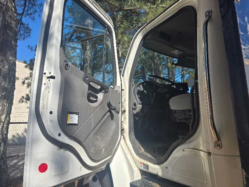 Flatbed Truck-Light and Medium Duty Trucks-Freightliner-2019-M2-Norcross-GA-147,500\n\t\tmiles-$ 53,500 - Image 13
