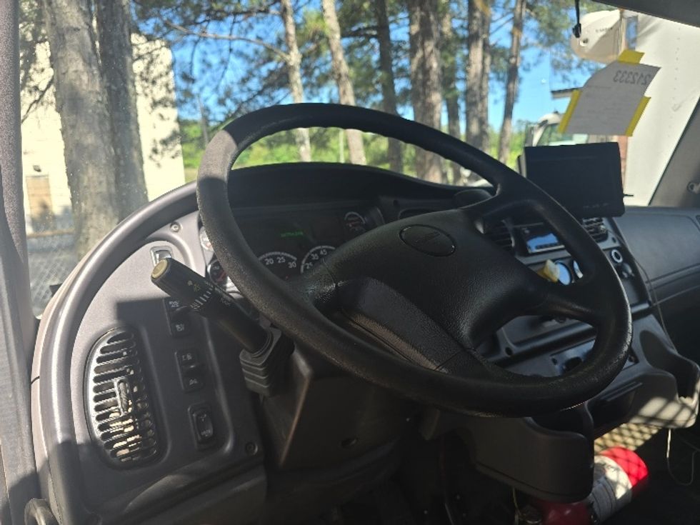 Flatbed Truck-Light and Medium Duty Trucks-Freightliner-2019-M2-Norcross-GA-147,500\n\t\tmiles-$ 53,500 - Image 14