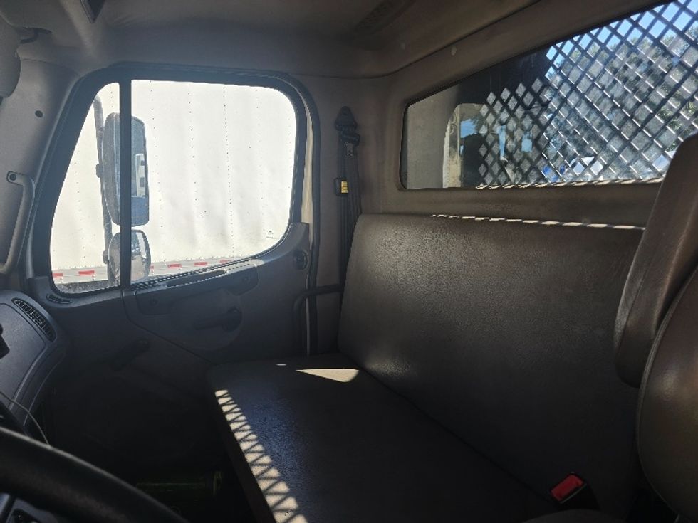 Flatbed Truck-Light and Medium Duty Trucks-Freightliner-2019-M2-Norcross-GA-147,500\n\t\tmiles-$ 53,500 - Image 16