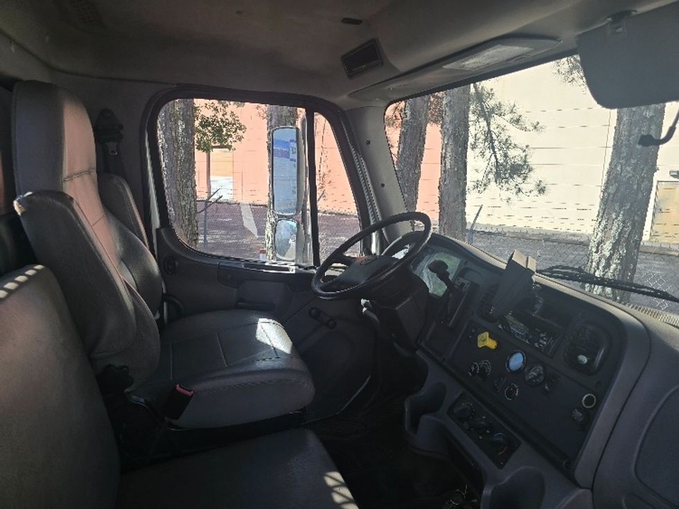Flatbed Truck-Light and Medium Duty Trucks-Freightliner-2019-M2-Norcross-GA-147,500\n\t\tmiles-$ 53,500 - Image 19