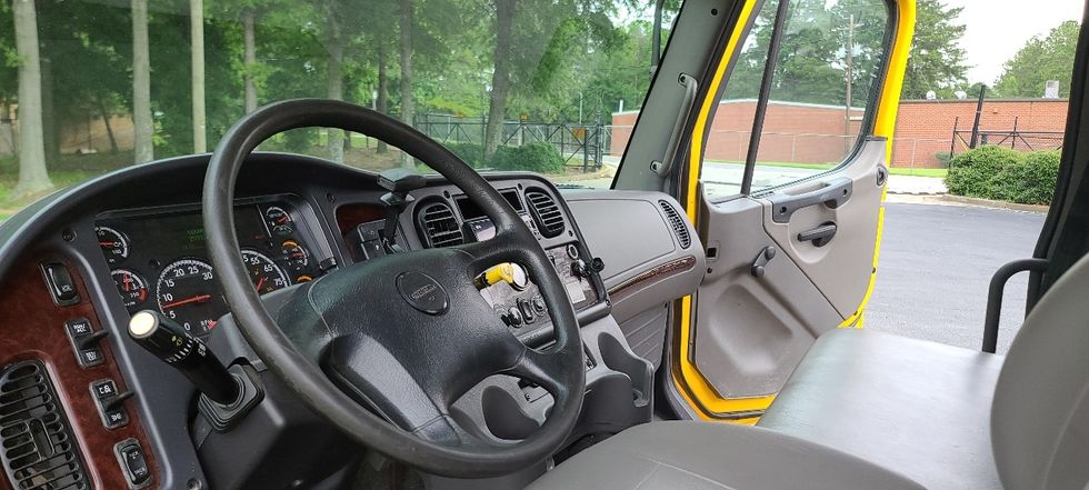 Flatbed Truck-Light and Medium Duty Trucks-Freightliner-2019-M2-Norcross-GA-164,031\n\t\tmiles-$ 49,500 - Image 17