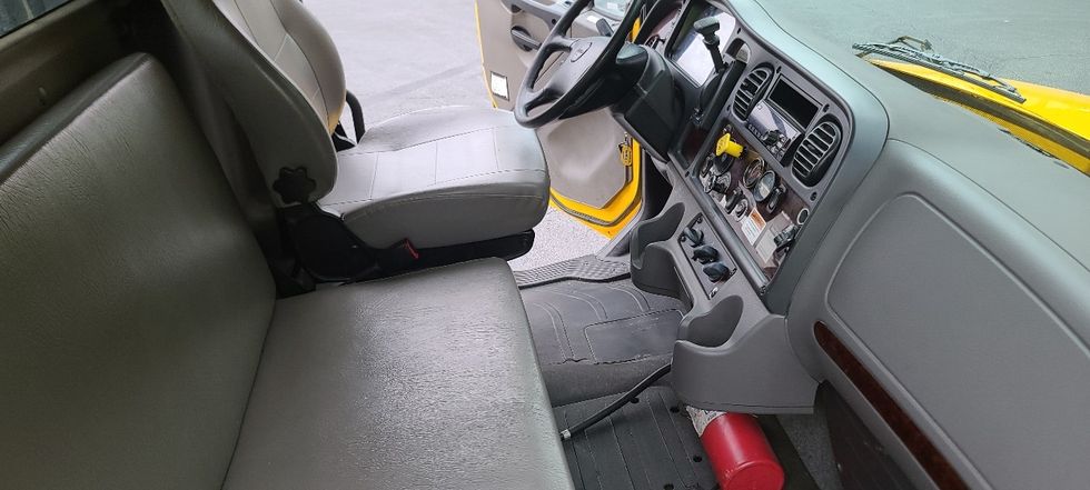 Flatbed Truck-Light and Medium Duty Trucks-Freightliner-2019-M2-Norcross-GA-164,031\n\t\tmiles-$ 49,500 - Image 22