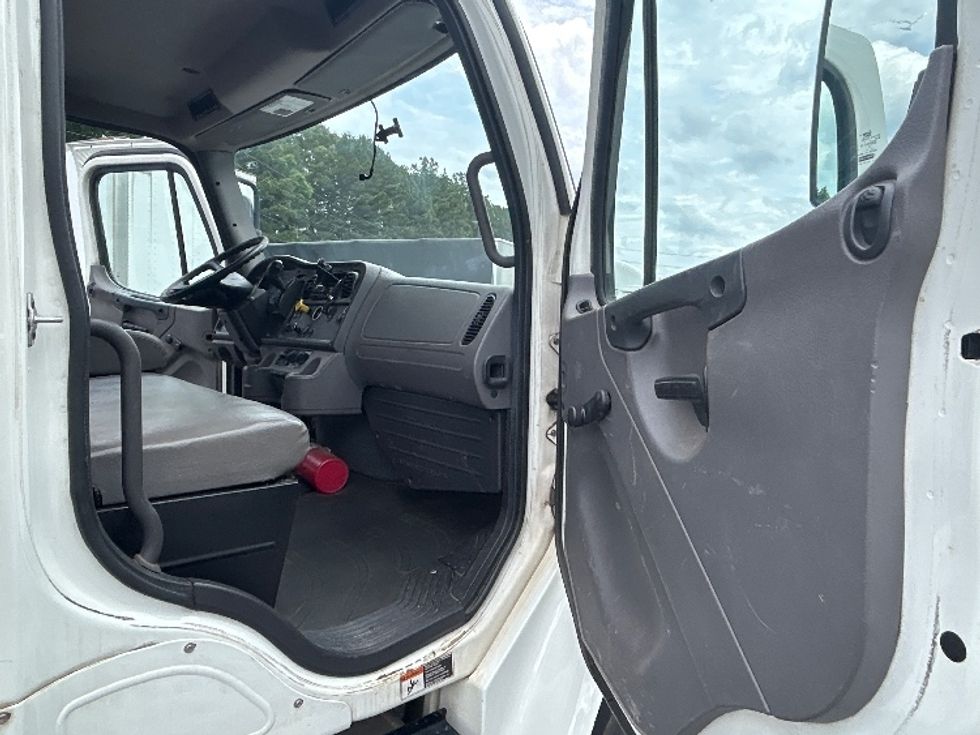 Flatbed Truck-Light and Medium Duty Trucks-Freightliner-2019-M2-Norcross-GA-191,097\n\t\tmiles-$ 42,500 - Image 19