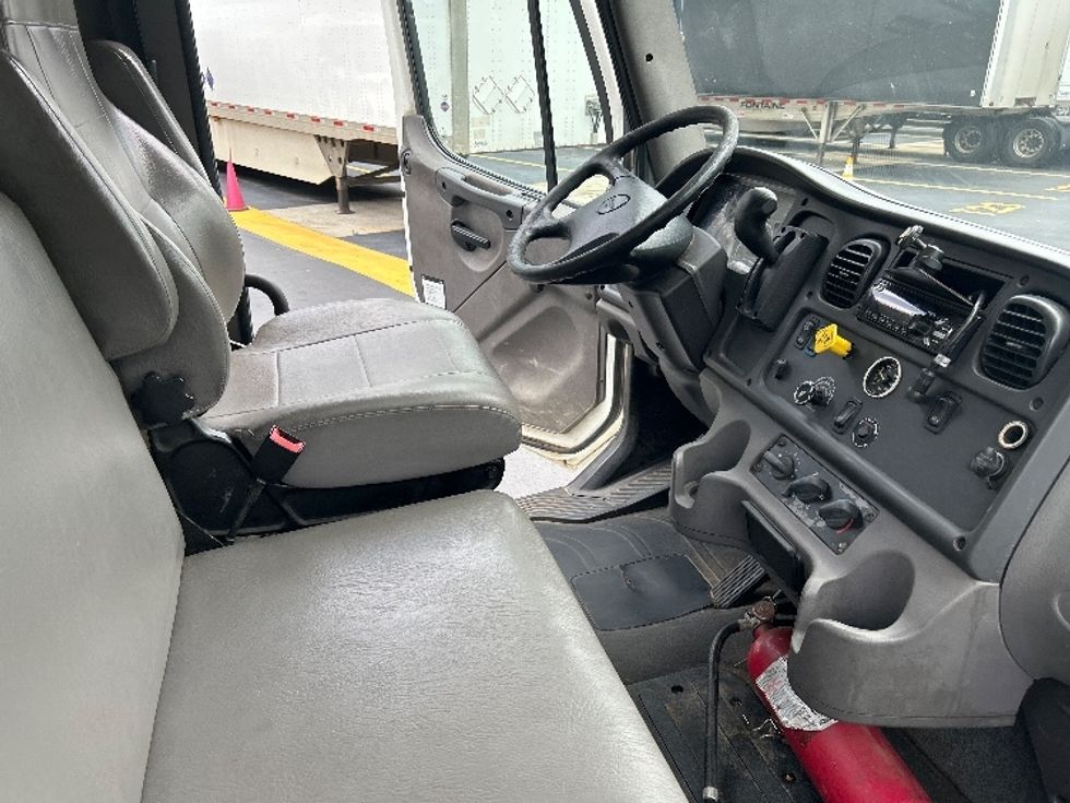 Flatbed Truck-Light and Medium Duty Trucks-Freightliner-2019-M2-Norcross-GA-191,097\n\t\tmiles-$ 42,500 - Image 21