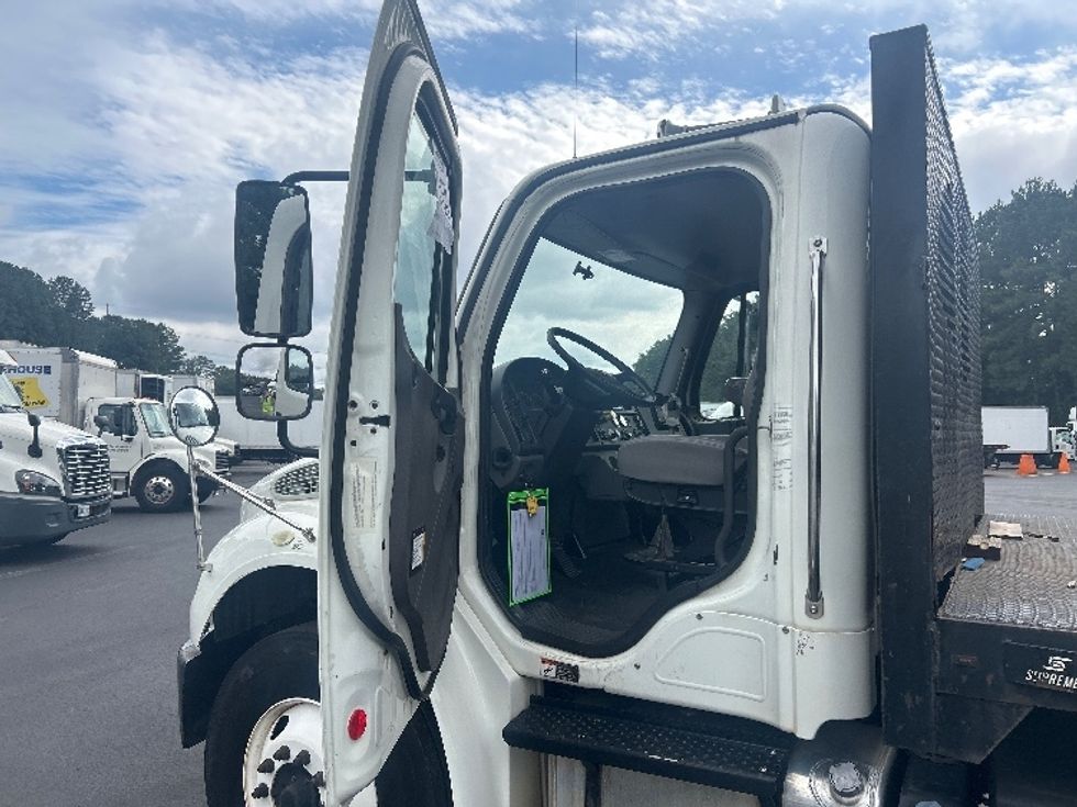 Flatbed Truck-Light and Medium Duty Trucks-Freightliner-2019-M2-Norcross-GA-223,840\n\t\tmiles-$ 42,500 - Image 16