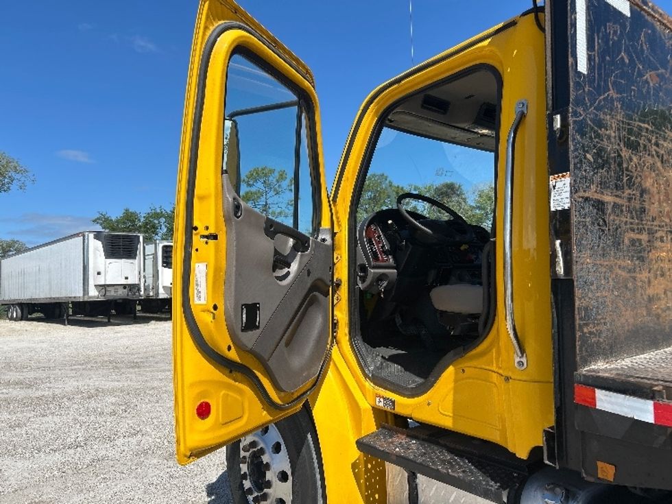 Flatbed Truck-Light and Medium Duty Trucks-Freightliner-2019-M2-Ocala-FL-242,600\n\t\tmiles-$ 26,500 - Image 15