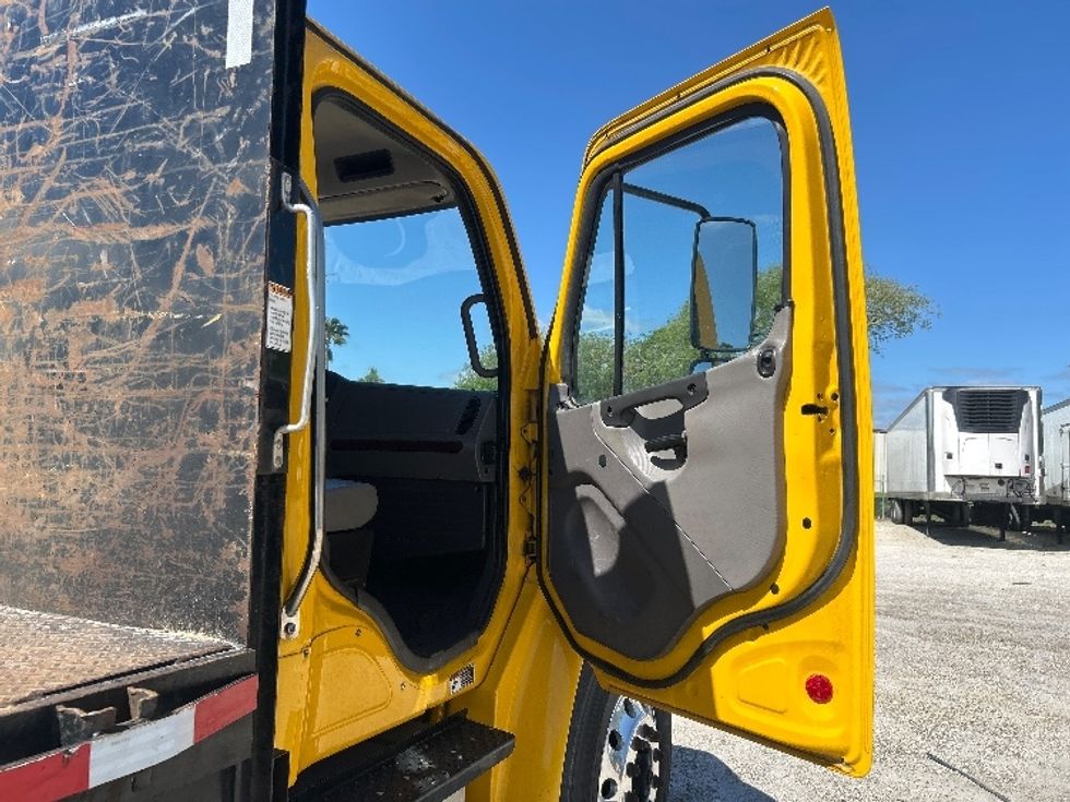 Flatbed Truck-Light and Medium Duty Trucks-Freightliner-2019-M2-Ocala-FL-242,600\n\t\tmiles-$ 26,500 - Image 18
