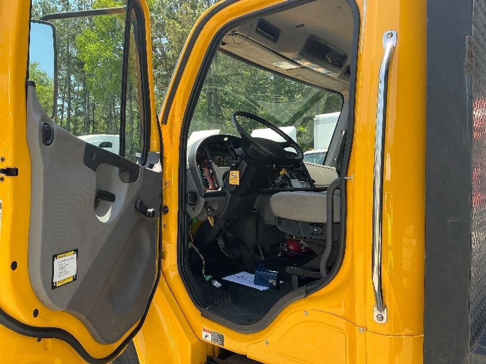 Flatbed Truck-Light and Medium Duty Trucks-Freightliner-2019-M2-Pensacola-FL-107,681\n\t\tmiles-$ 51,500 - Image 16