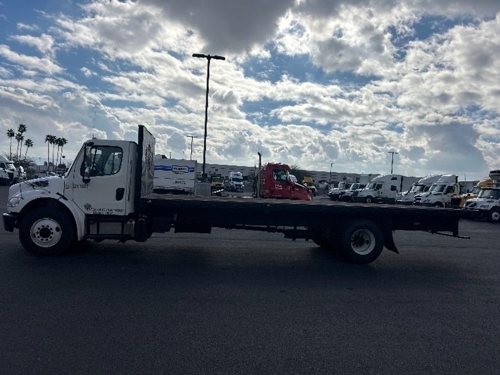 Flatbed Truck-Light and Medium Duty Trucks-Freightliner-2019-M2-Phoenix-AZ-96,941\n\t\tmiles-$ 53,750 - Image 4