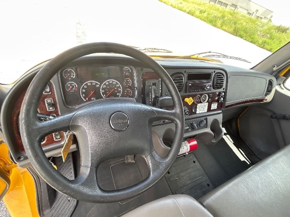 Flatbed Truck-Light and Medium Duty Trucks-Freightliner-2019-M2-Plant City-FL-140,805\n\t\tmiles-$ 53,000 - Image 18