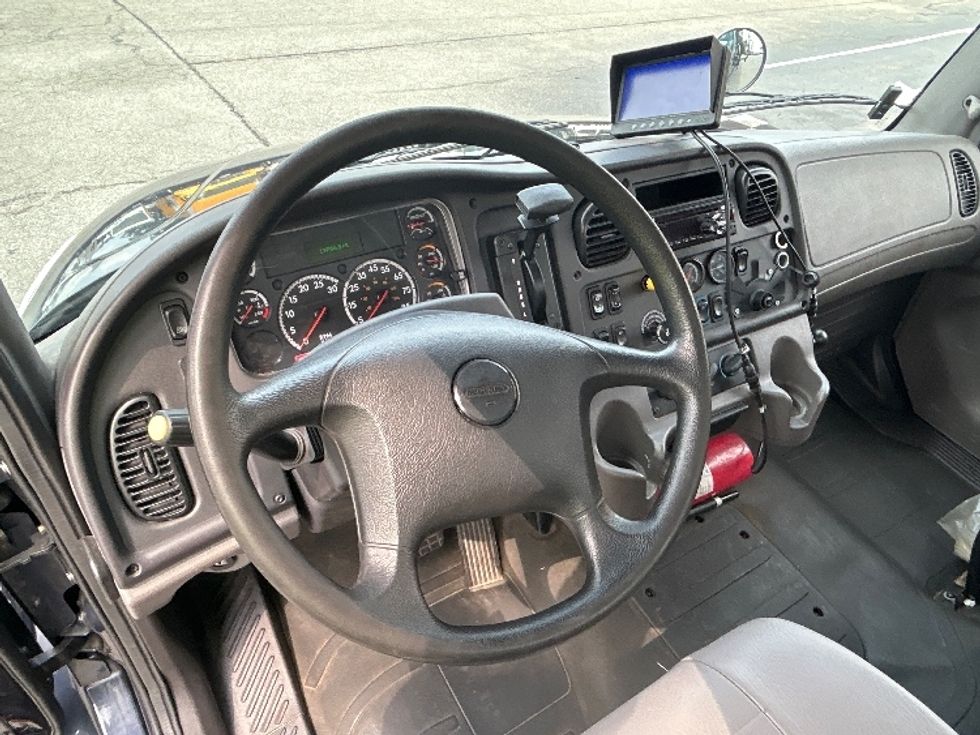 Flatbed Truck-Light and Medium Duty Trucks-Freightliner-2019-M2-Prince George-VA-139,587\n\t\tmiles-$ 55,250 - Image 18