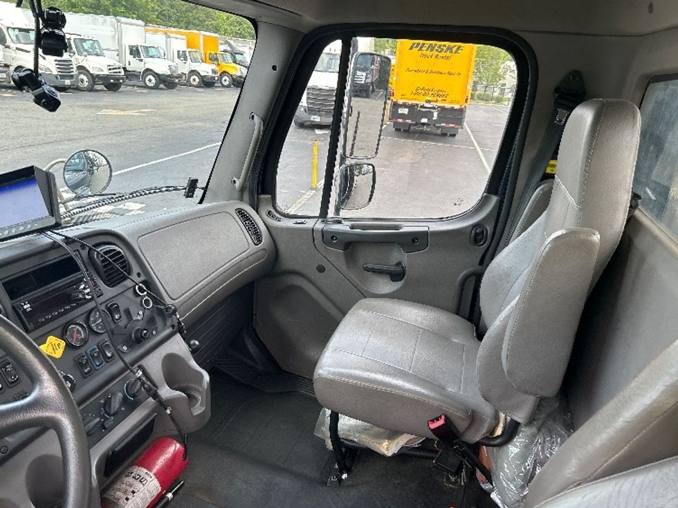 Flatbed Truck-Light and Medium Duty Trucks-Freightliner-2019-M2-Prince George-VA-139,587\n\t\tmiles-$ 55,250 - Image 19