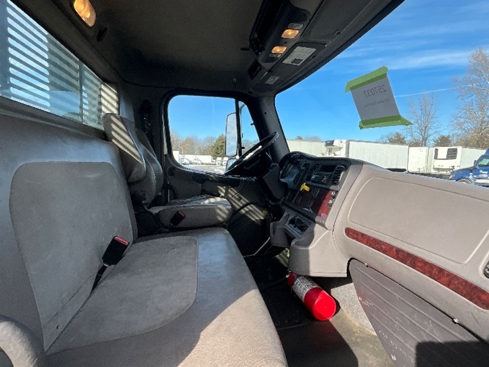 Flatbed Truck-Light and Medium Duty Trucks-Freightliner-2019-M2-Reading-PA-282,521\n\t\tmiles-$ 24,500 - Image 18