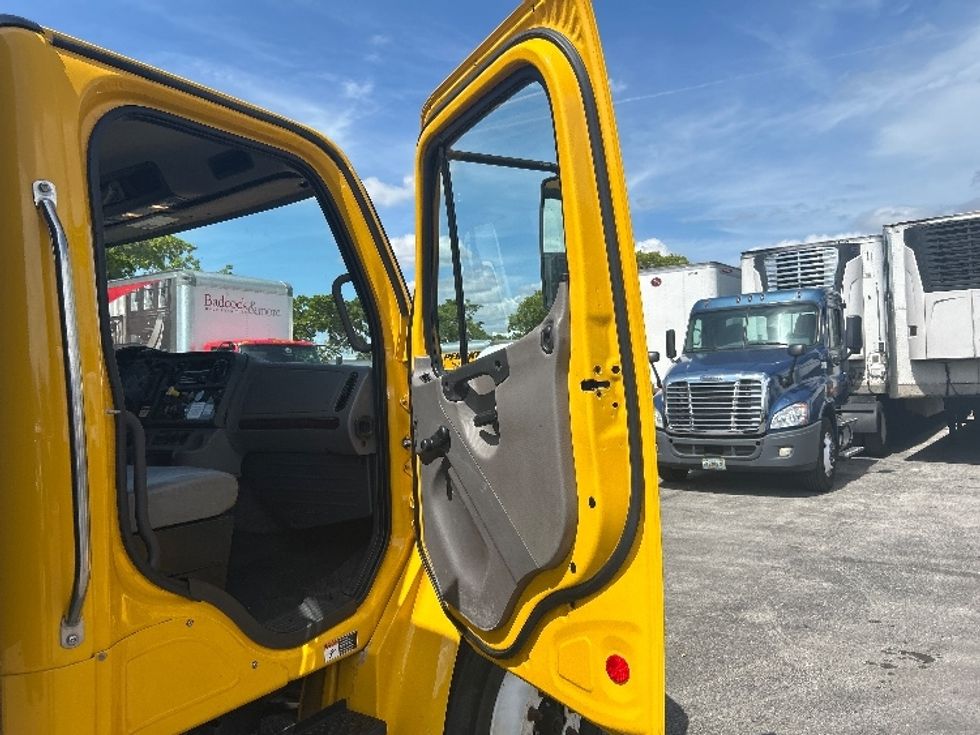 Flatbed Truck-Light and Medium Duty Trucks-Freightliner-2019-M2-Riviera Beach-FL-135,370\n\t\tmiles-$ 53,500 - Image 18