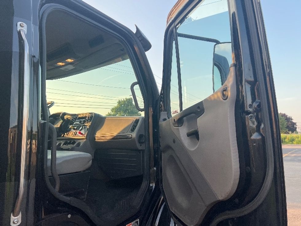 Flatbed Truck-Light and Medium Duty Trucks-Freightliner-2019-M2-Rochester-NY-206,517\n\t\tmiles-$ 40,250 - Image 20