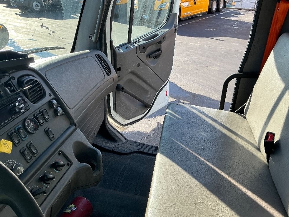 Flatbed Truck-Light and Medium Duty Trucks-Freightliner-2019-M2-Sacramento-CA-242,940\n\t\tmiles-$ 53,250 - Image 15