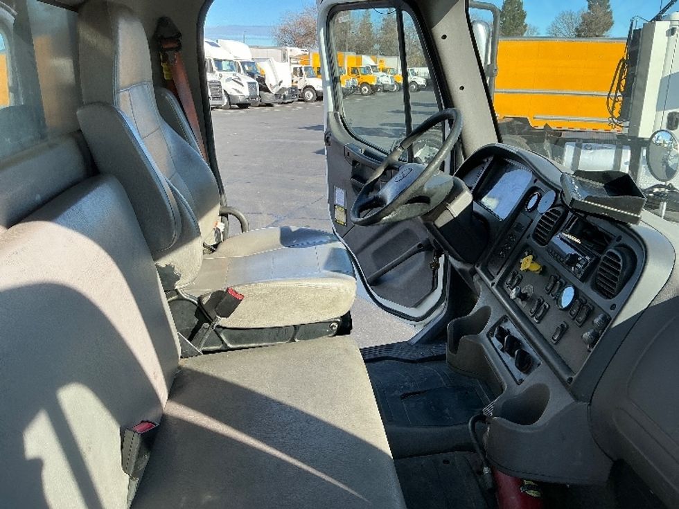 Flatbed Truck-Light and Medium Duty Trucks-Freightliner-2019-M2-Sacramento-CA-242,940\n\t\tmiles-$ 53,250 - Image 18