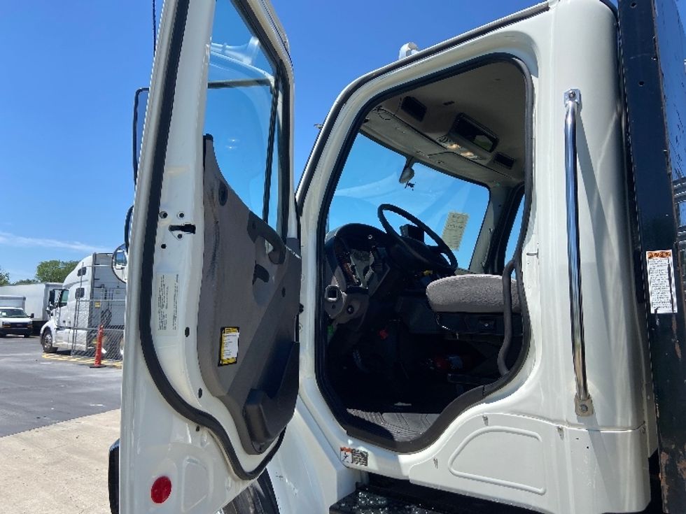 Flatbed Truck-Light and Medium Duty Trucks-Freightliner-2019-M2-San Antonio-TX-113,578\n\t\tmiles-$ 56,500 - Image 15