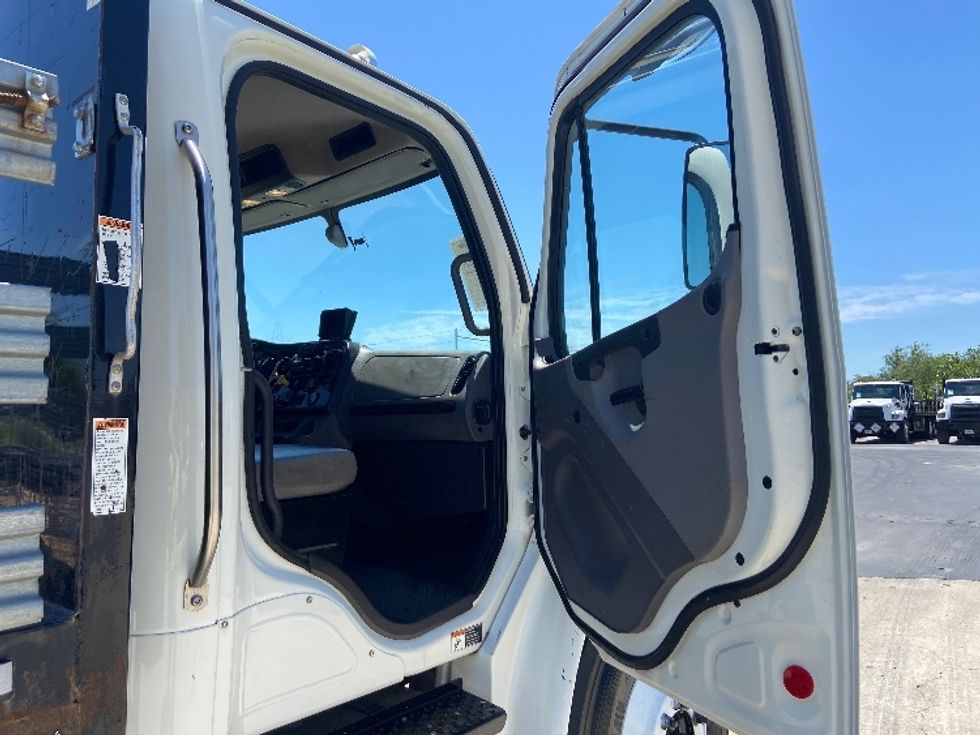 Flatbed Truck-Light and Medium Duty Trucks-Freightliner-2019-M2-San Antonio-TX-113,578\n\t\tmiles-$ 56,500 - Image 19