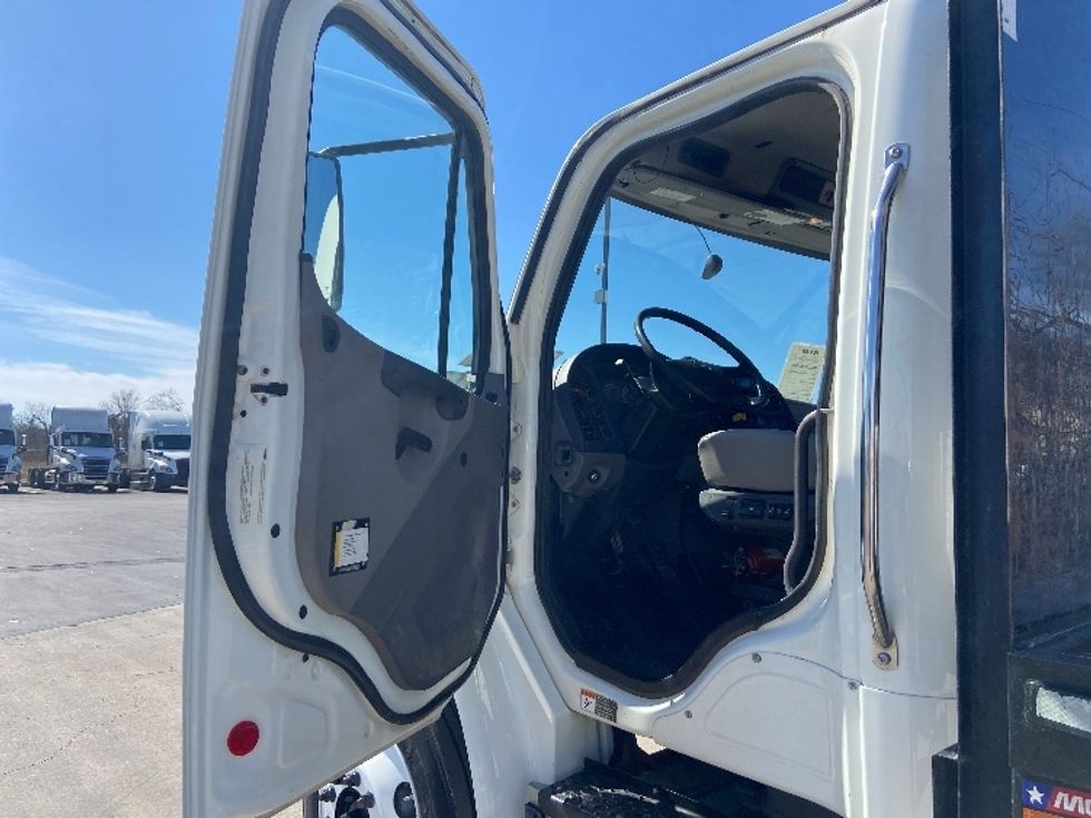 Flatbed Truck-Light and Medium Duty Trucks-Freightliner-2019-M2-San Antonio-TX-163,171\n\t\tmiles-$ 46,750 - Image 12