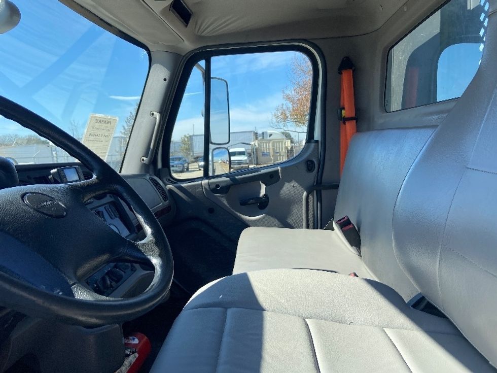 Flatbed Truck-Light and Medium Duty Trucks-Freightliner-2019-M2-San Antonio-TX-163,171\n\t\tmiles-$ 46,750 - Image 15