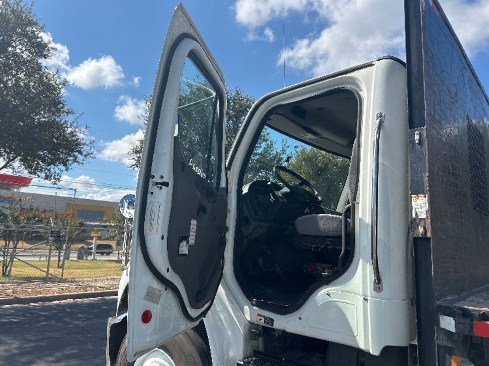 Flatbed Truck-Light and Medium Duty Trucks-Freightliner-2019-M2-San Antonio-TX-213,775\n\t\tmiles-$ 61,250 - Image 16