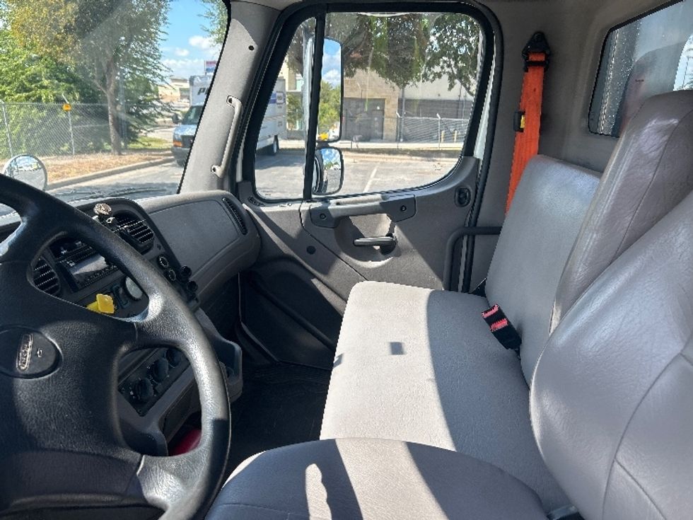 Flatbed Truck-Light and Medium Duty Trucks-Freightliner-2019-M2-San Antonio-TX-213,775\n\t\tmiles-$ 61,250 - Image 19