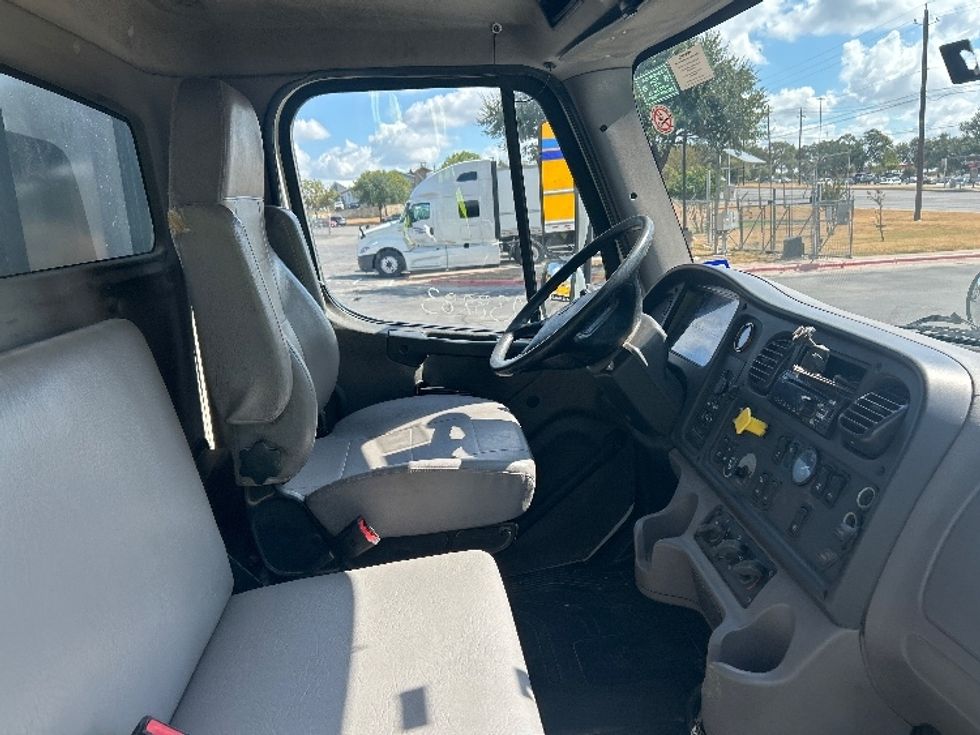 Flatbed Truck-Light and Medium Duty Trucks-Freightliner-2019-M2-San Antonio-TX-213,775\n\t\tmiles-$ 61,250 - Image 22
