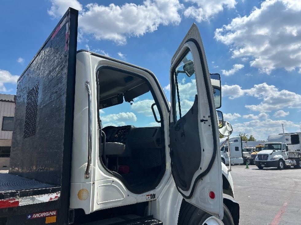 Flatbed Truck-Light and Medium Duty Trucks-Freightliner-2019-M2-San Antonio-TX-260,131\n\t\tmiles-$ 51,500 - Image 17