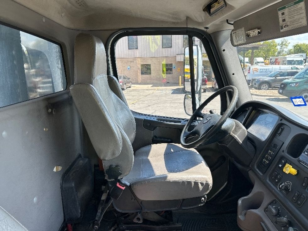 Flatbed Truck-Light and Medium Duty Trucks-Freightliner-2019-M2-San Antonio-TX-260,131\n\t\tmiles-$ 51,500 - Image 19
